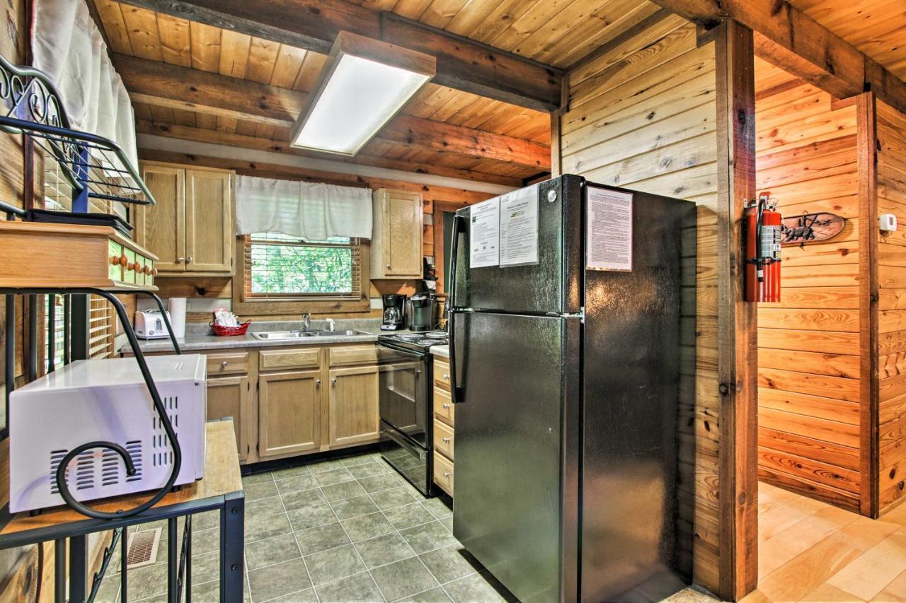 Secluded Forest Cabin, 4 Mi To Downtown Gatlinburg Exterior photo