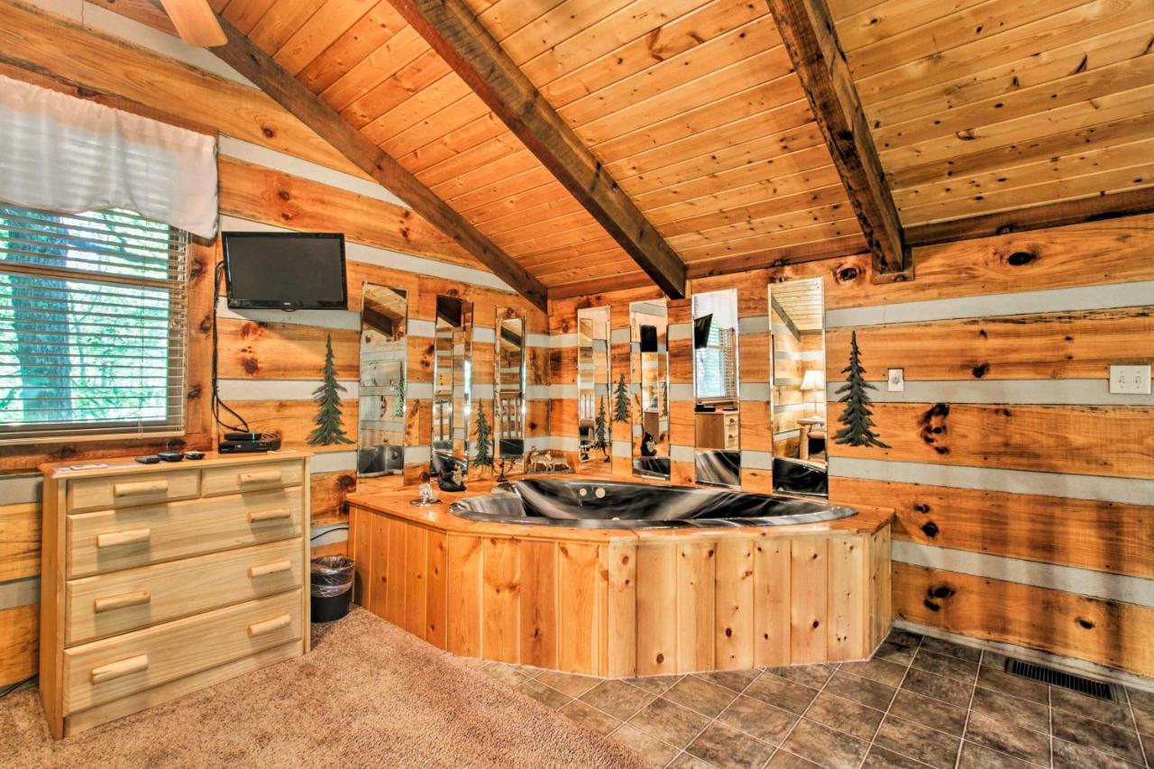 Secluded Forest Cabin, 4 Mi To Downtown Gatlinburg Exterior photo